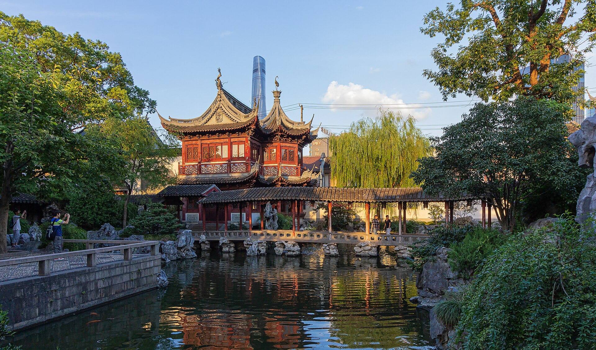 Yu Garden's Ming-dynasty pavilion with the Shanghai Tower rising behind